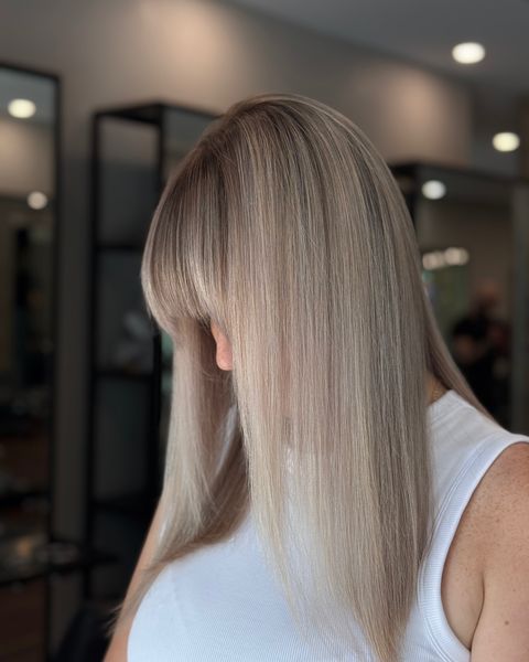 Blond perle avec frange rideau